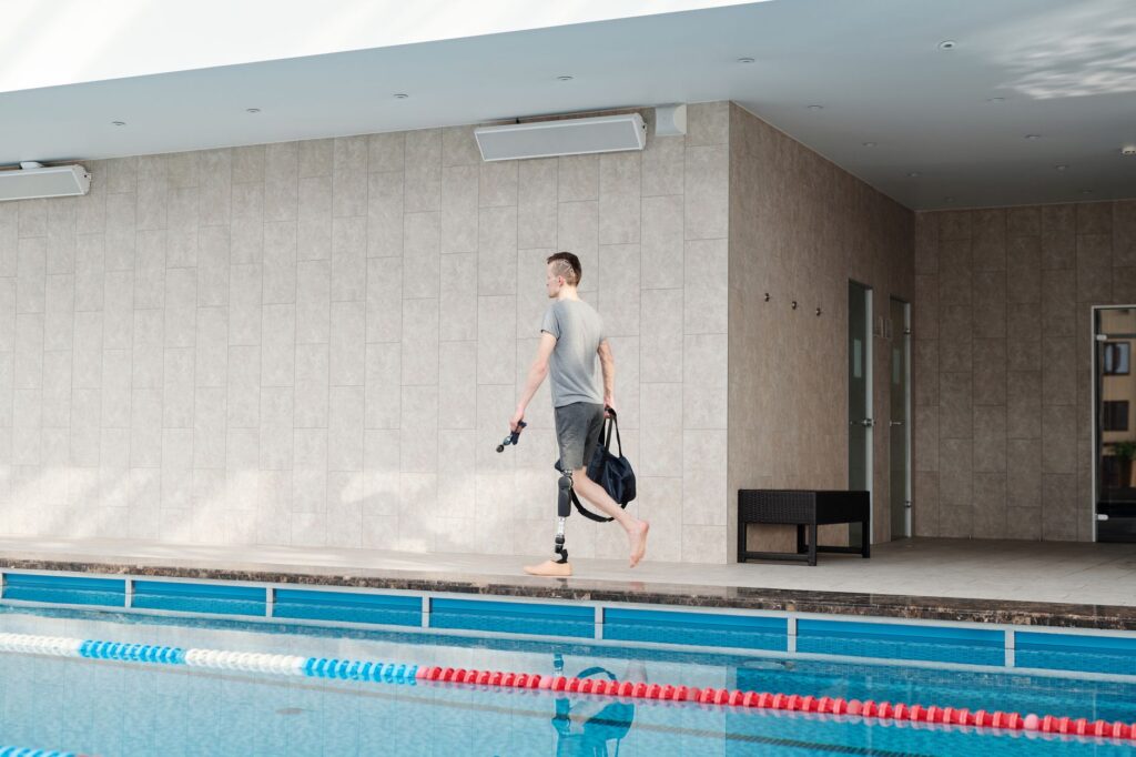 Looptraining in een oefenruimte met daglicht